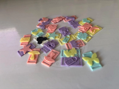 Dijes  para elástico 3D 24 unidades pack C