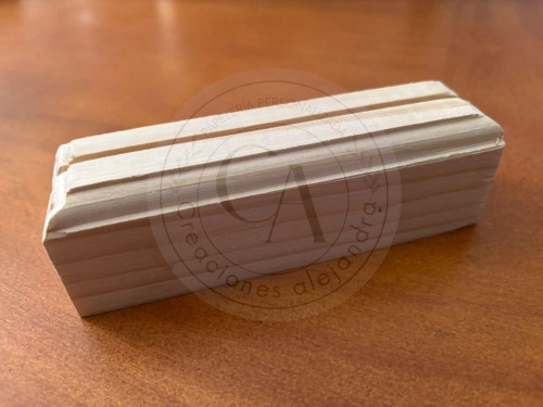 Corazon de 20x16 acrilico con base de madera de 14cm  10 unidades