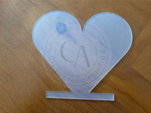 Corazon de 20x16 acrilico con base de madera de 14cm  10 unidades