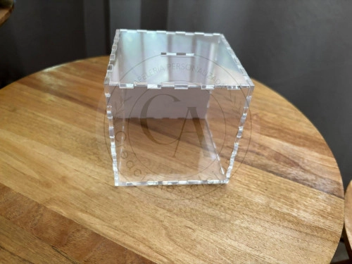 Alcancia de acrilico transparente con 1 cara sublimable  10 x10cm 10 unidades
