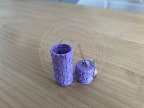 Llavero con diseño de corazones porta labial 