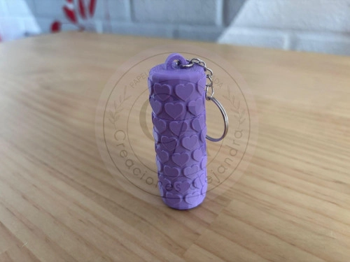 Llavero con diseño de corazones porta labial 