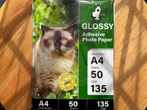 Papel fotografico adhesivo de 135grs Lily