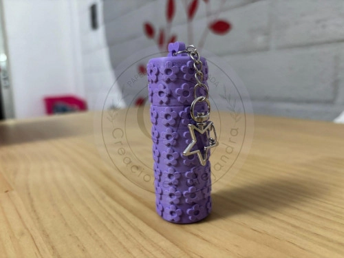 Llavero porta labial con flores 